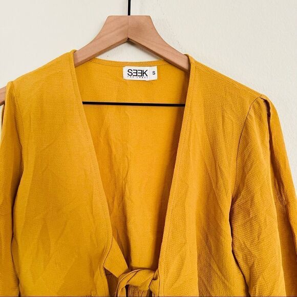 Seek mustard Yellow Flared Sleeve Tie Top Blouse Size Small - Picture 7 of 7